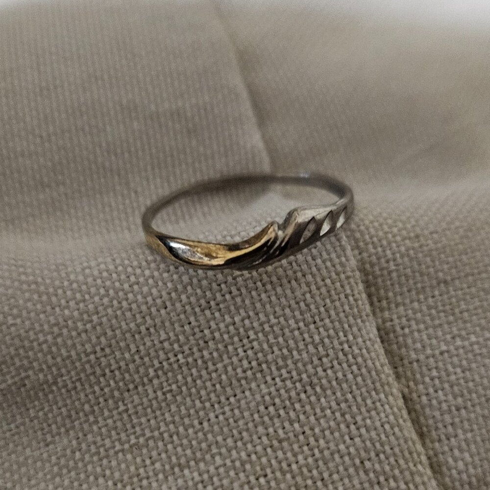 Size 7 Sterling Silver Wave Ring